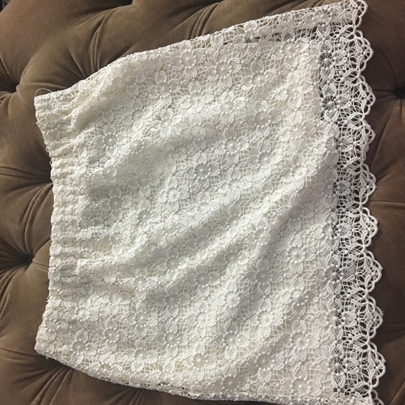 H&M’s lace skirt - Picture 2 of 6